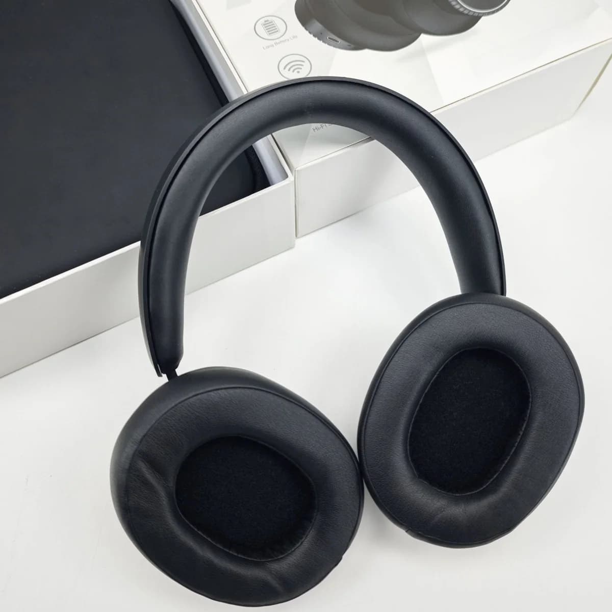 Bezvadu Bluetooth austiņas ar trokšņu slāpēšanu un maciņu