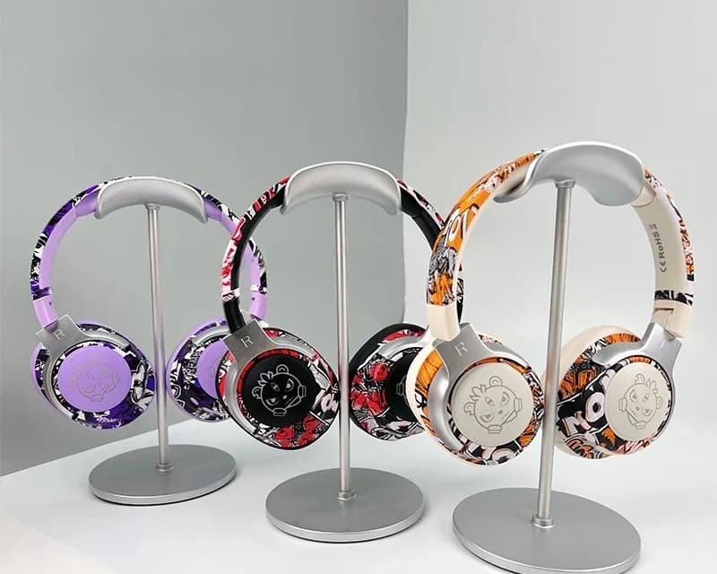 Grafiti stila Bluetooth austiņas ar RGB apgaismojumu un mikrofonu