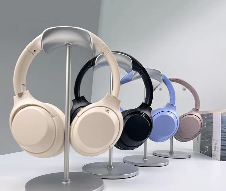 Bezvadu Bluetooth austiņas ar aizvērumu ap ausīm un aktīvo trokšņu slāpēšanu