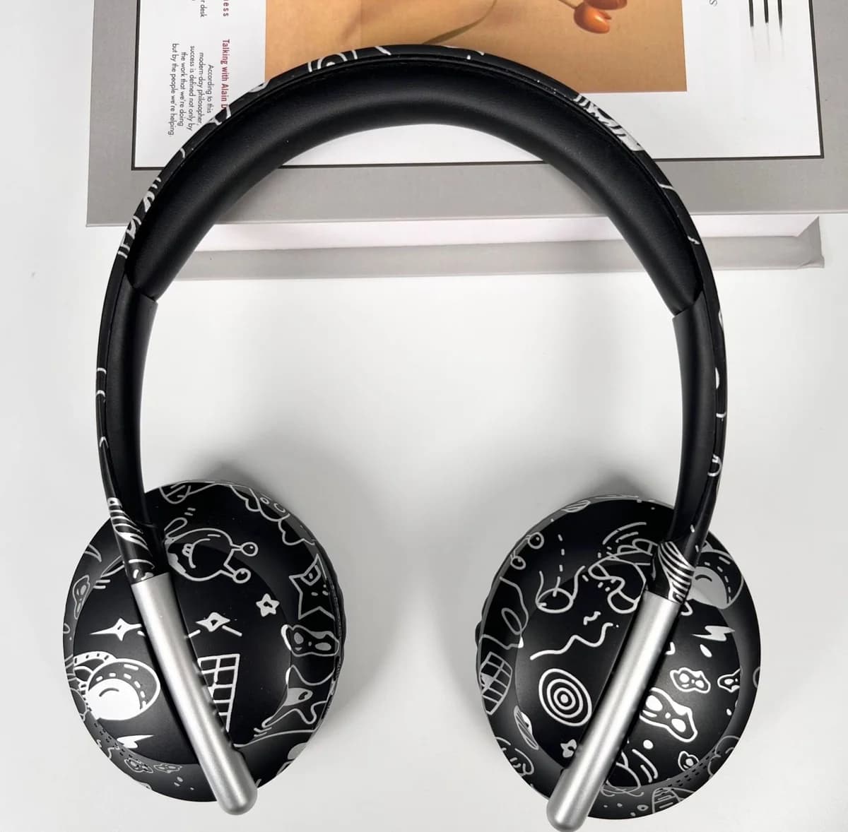 Austiņas ar ausu apvalkiem, Bluetooth, TF kartes slots un bezvadu savienojums