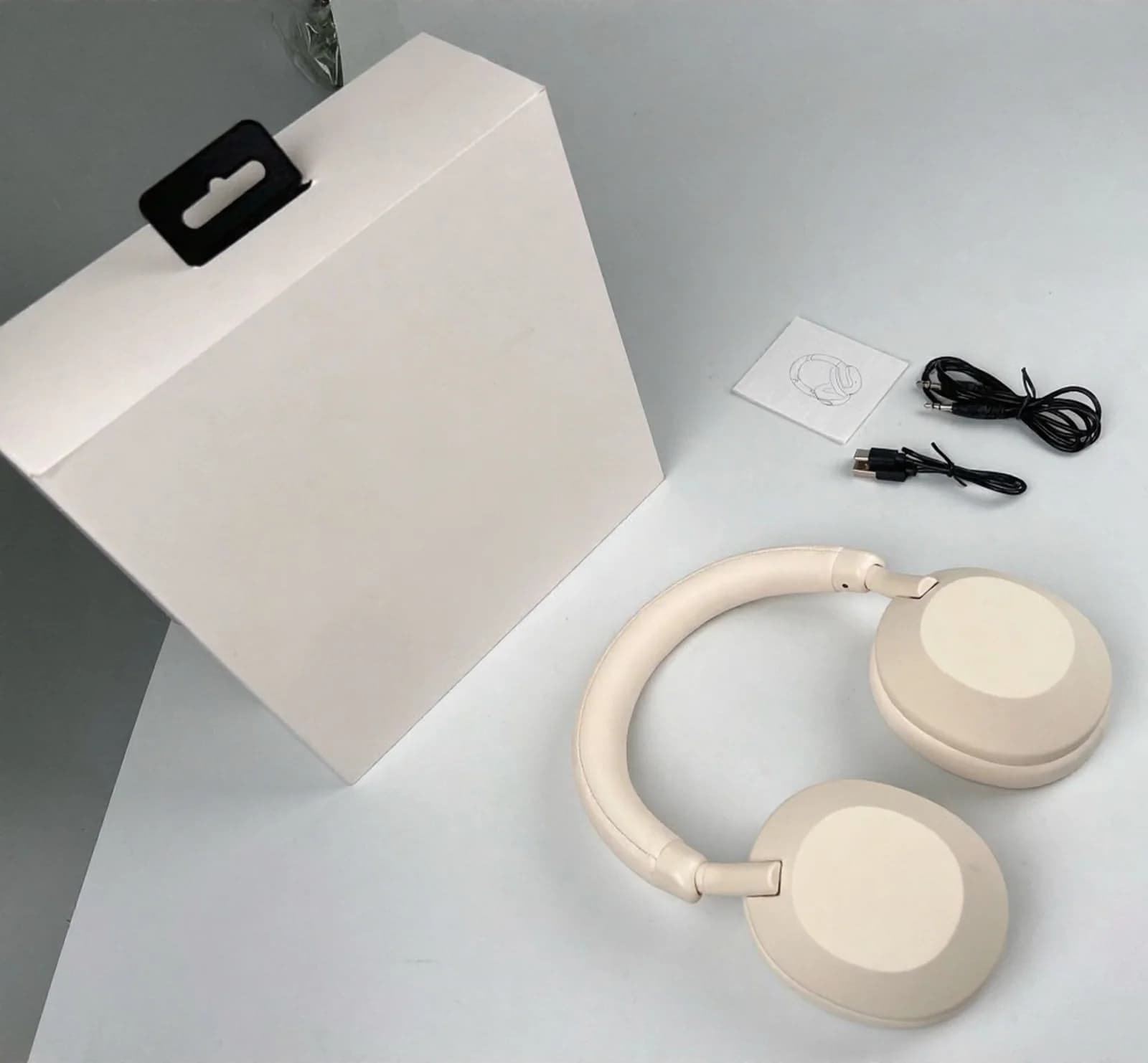 Bezvadu Bluetooth auss austiņas ar aktīvo trokšņu slāpēšanu